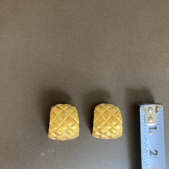 Anne Klein Gold Tone Basket Weave Clip On Earrings Vintage 1980s Chunky Gorgeous - Picture 12 of 13